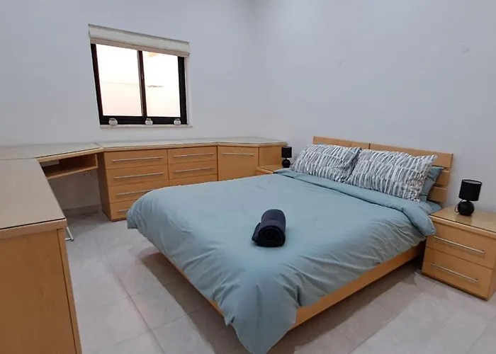 Spacious Getaway In Attard With Terrace & Garage