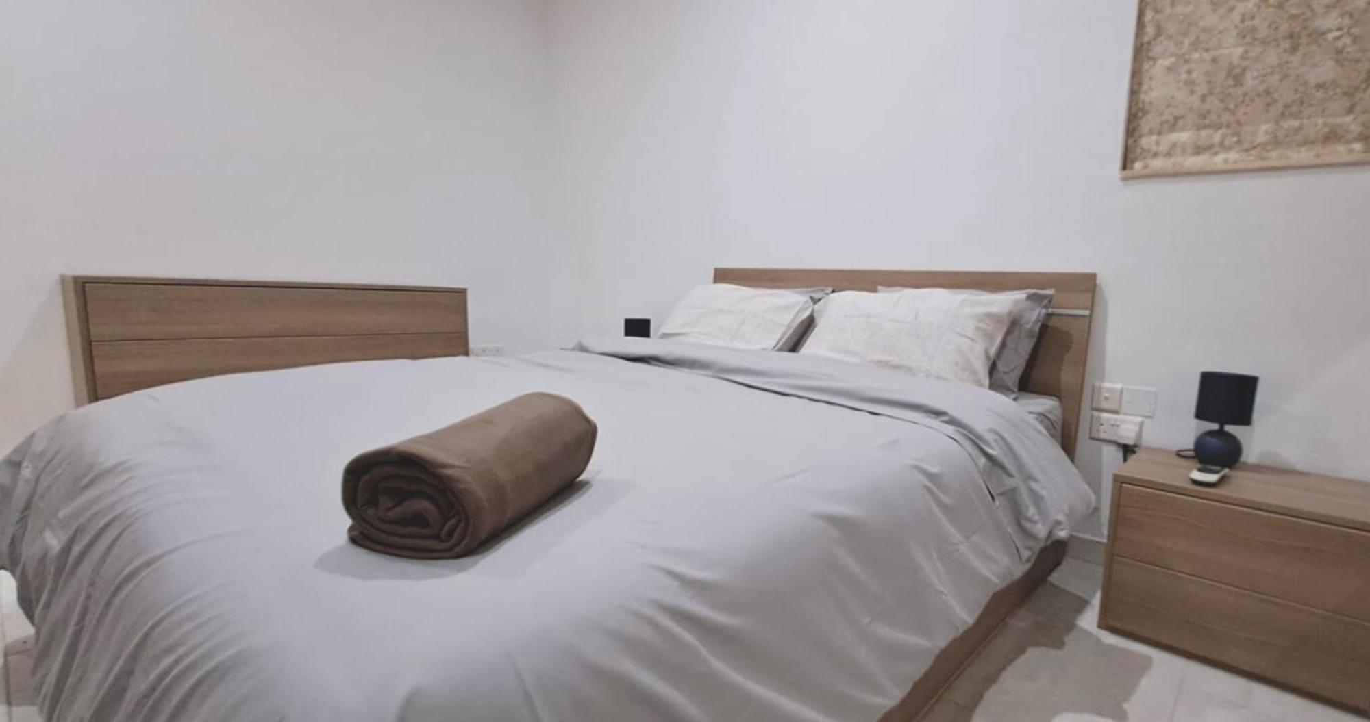 Semesterbostad Spacious Getaway In With Terrace & Garage