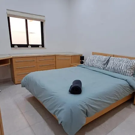 Spacious Getaway In Attard With Terrace & Garage Exterior photo